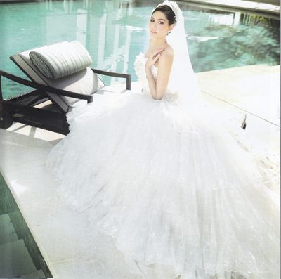 ชมพู่ สวยสง่าในชุดแต่งงานสไตล์อ่อนหวาน