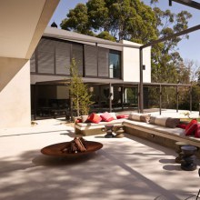 Contemporary Australian Home Architecture on Yarra River-front, Melbourne