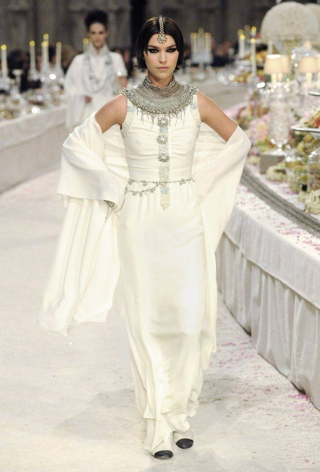 แฟชั่นแนวอินเดียสวยมาก RUNWAY: CHANEL PRE-FALL 2012 PARIS-BOMBAY COLLECTION