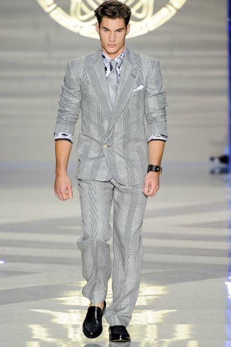 MILAN FASHION WEEK: VERSACE SPRING 2012