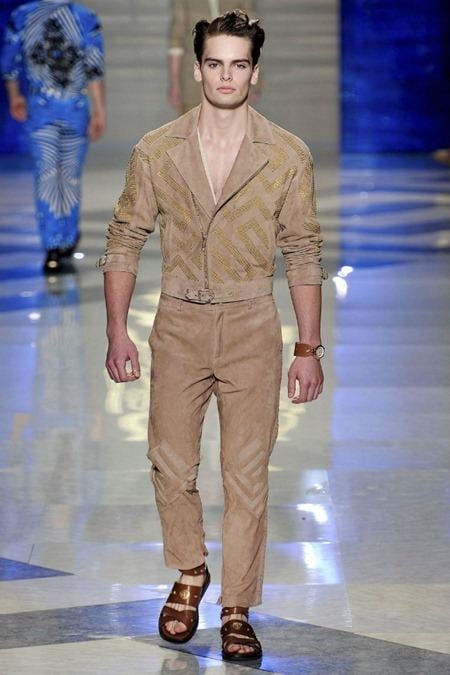 MILAN FASHION WEEK: VERSACE SPRING 2012