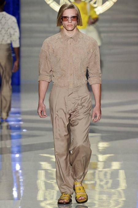 MILAN FASHION WEEK: VERSACE SPRING 2012