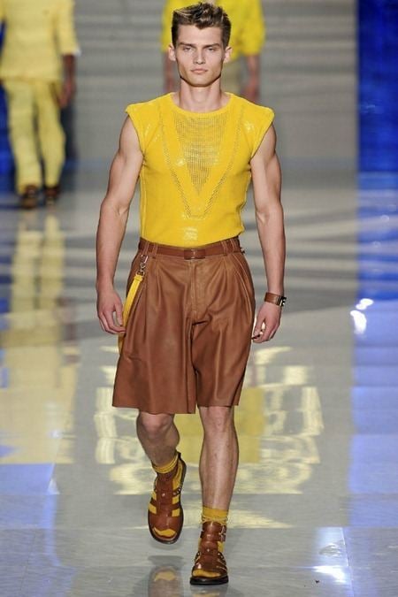 MILAN FASHION WEEK: VERSACE SPRING 2012