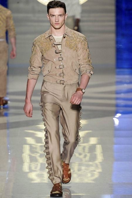 MILAN FASHION WEEK: VERSACE SPRING 2012