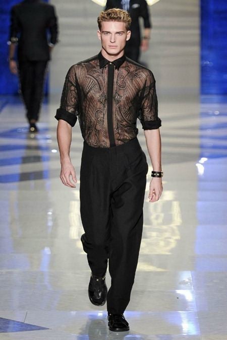 MILAN FASHION WEEK: VERSACE SPRING 2012