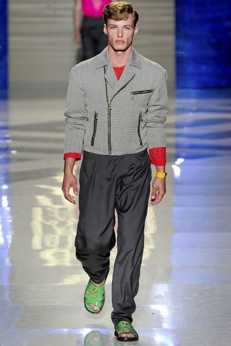 MILAN FASHION WEEK: VERSACE SPRING 2012