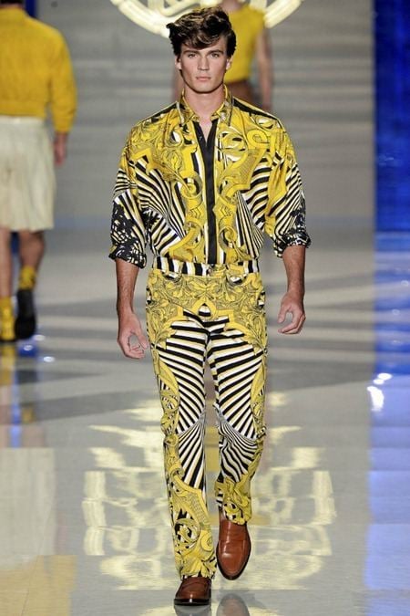 MILAN FASHION WEEK: VERSACE SPRING 2012