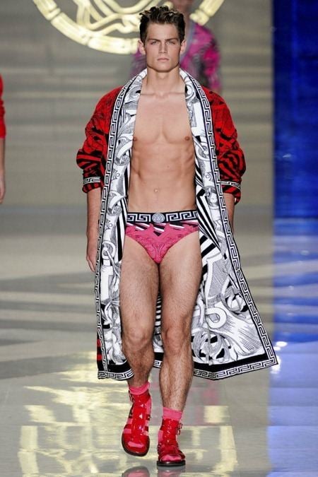 MILAN FASHION WEEK: VERSACE SPRING 2012