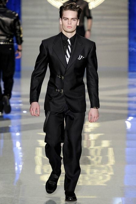 MILAN FASHION WEEK: VERSACE SPRING 2012