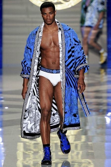 MILAN FASHION WEEK: VERSACE SPRING 2012