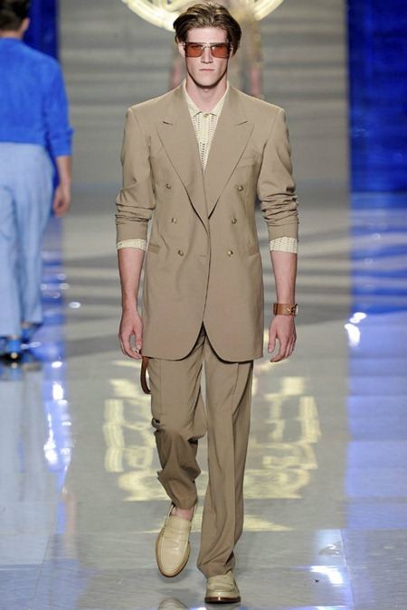 MILAN FASHION WEEK: VERSACE SPRING 2012