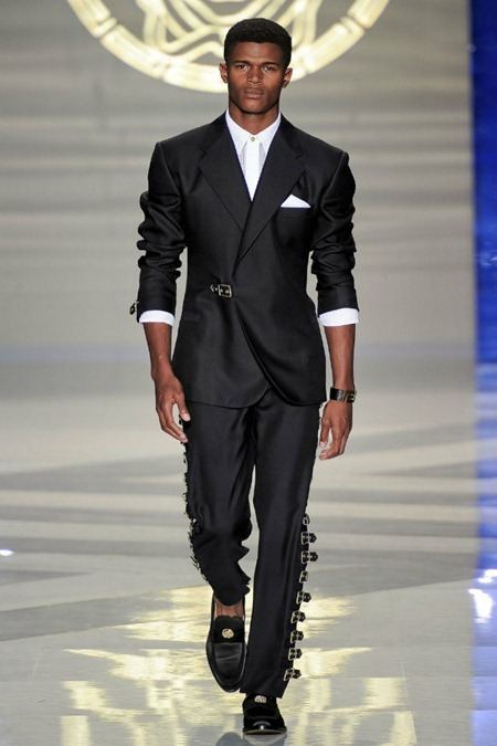 MILAN FASHION WEEK: VERSACE SPRING 2012