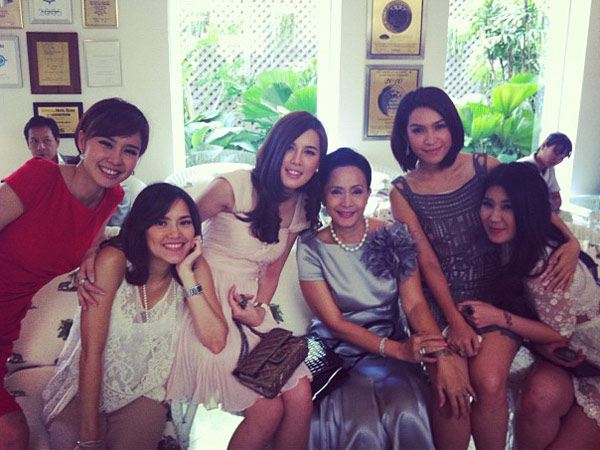 หนิง ปณิตา - จิน จรินทร์ ควงคู่วิวาห์หวาน ส่งท้ายปี