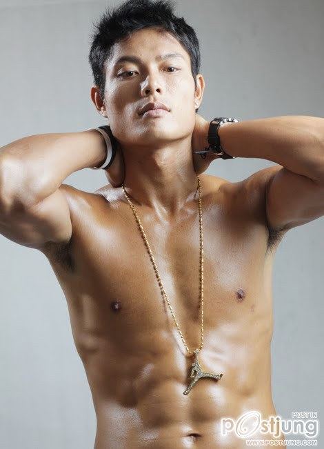 ตี๋หน้าบ้านๆแต่หุ่นยอดมาก