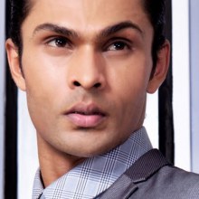 หนุ่มอินเดียหล่อเข้ม