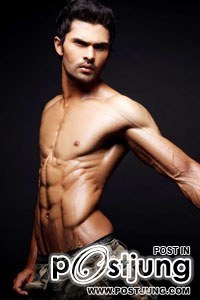 หนุ่มอินเดียหล่อเข้ม