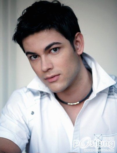 หนุ่มอินเดียหล่อเข้ม