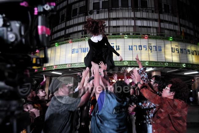 'ปาล์มมี่' สุดคึก..โดดเต้นแร้งเต้นกา ใน MV.กา กา กา