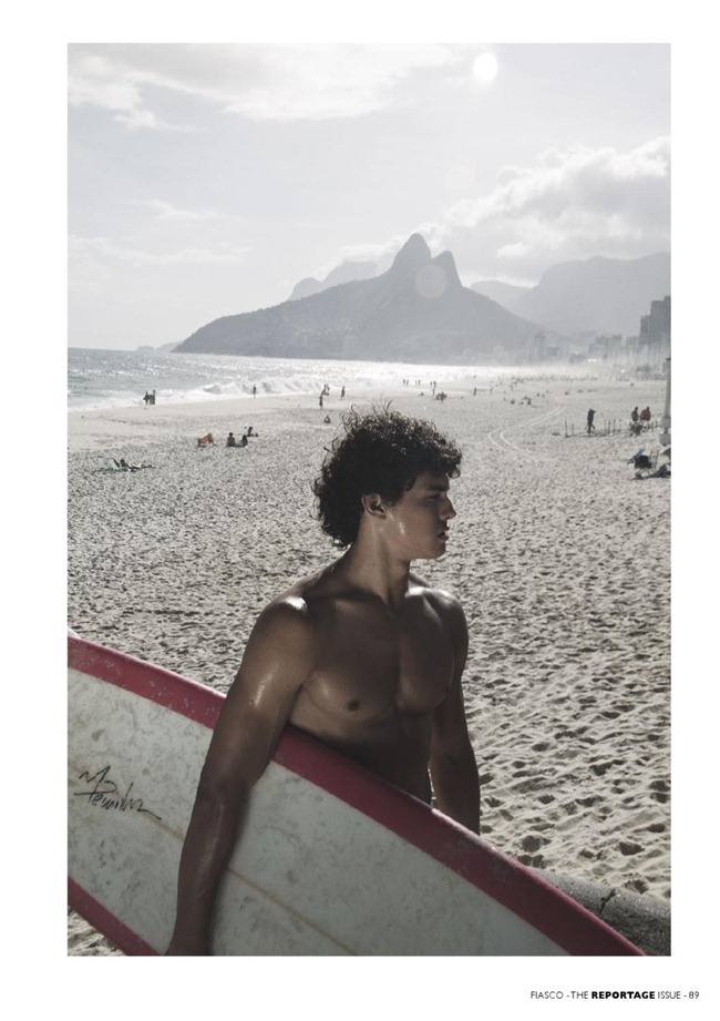 RODRIGO BRAGA IN "EXTREME POINT BREAK"