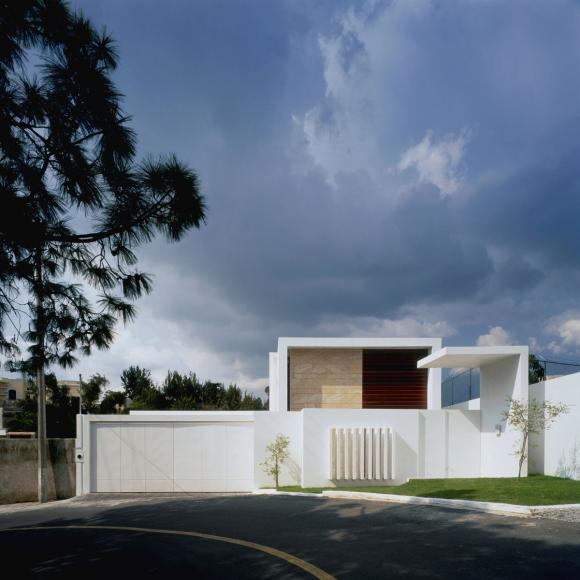 Mexican Contemporary Architecture Boasts Minimalist Apeal