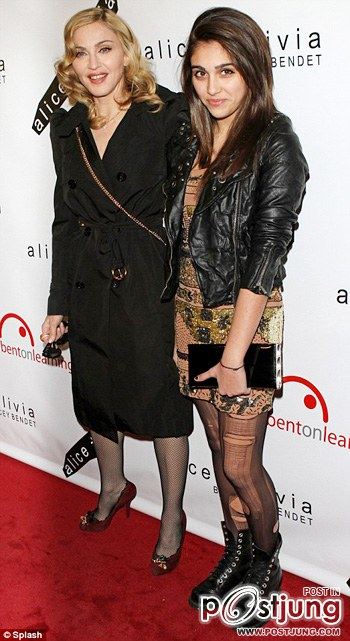 ลูกสาวรับไม่ได้ อับอายที่มีแม่อย่าง มาดอนน่า...