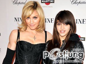 ลูกสาวรับไม่ได้ อับอายที่มีแม่อย่าง มาดอนน่า...