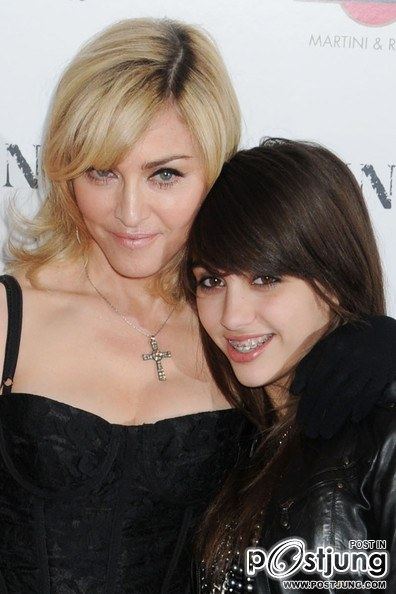 ลูกสาวรับไม่ได้ อับอายที่มีแม่อย่าง มาดอนน่า...