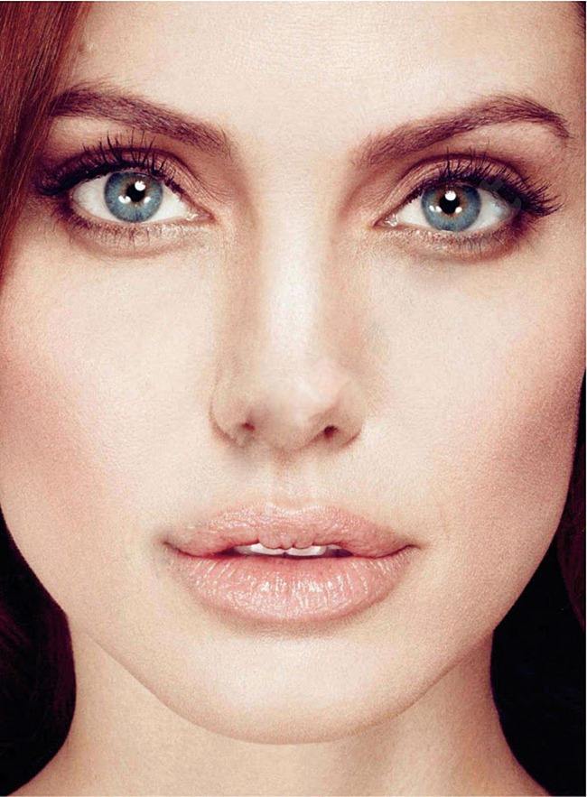 MARIE CLAIRE MAGAZINE: ANGELINA JOLIE IN "UNSTOPPABLE ANGELINA"