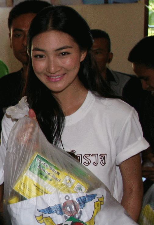 พี่ แพนเค้ก  กับงาน การ กุศล 2