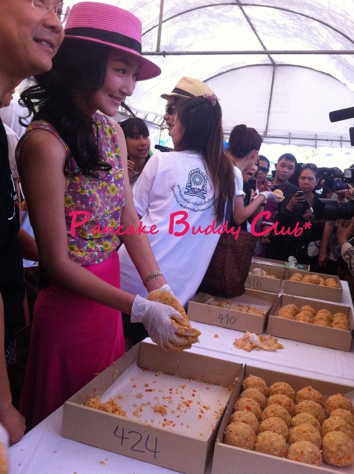 พี่ แพนเค้ก  กับงาน การ กุศล 9