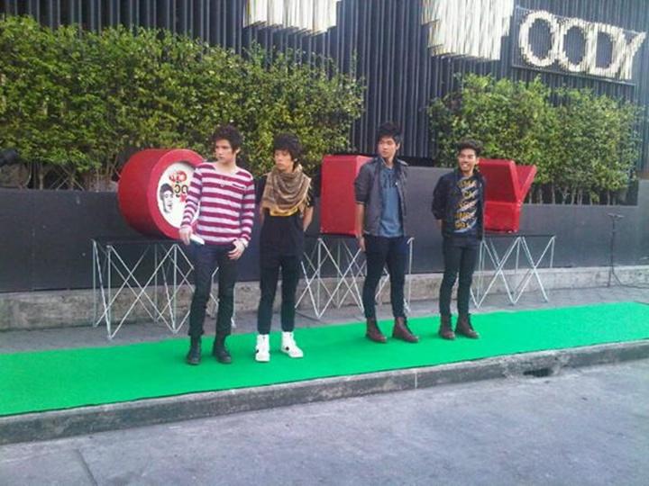 [AF8] ต้น-เจมส์-เต๋า-คชา @ รายการเช้าดูวู้ดดี้ 14/12/11