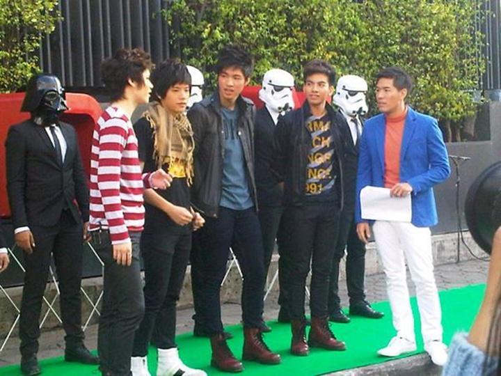 [AF8] ต้น-เจมส์-เต๋า-คชา @ รายการเช้าดูวู้ดดี้ 14/12/11