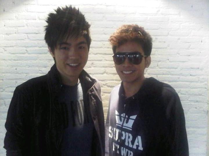 [AF8] ต้น-เจมส์-เต๋า-คชา @ รายการเช้าดูวู้ดดี้ 14/12/11