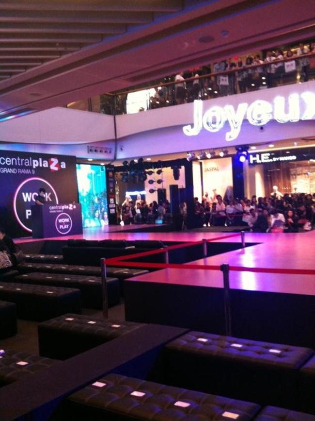 โตโน่ เดินแบบงาน Grand Opening :CentralPlaza Grand Rama 9