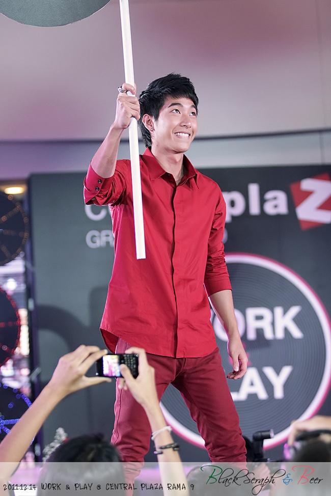โตโน่ เดินแบบงาน Grand Opening :CentralPlaza Grand Rama 9