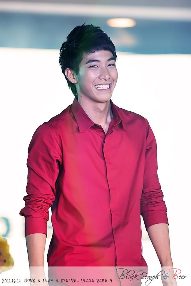 โตโน่ เดินแบบงาน Grand Opening :CentralPlaza Grand Rama 9