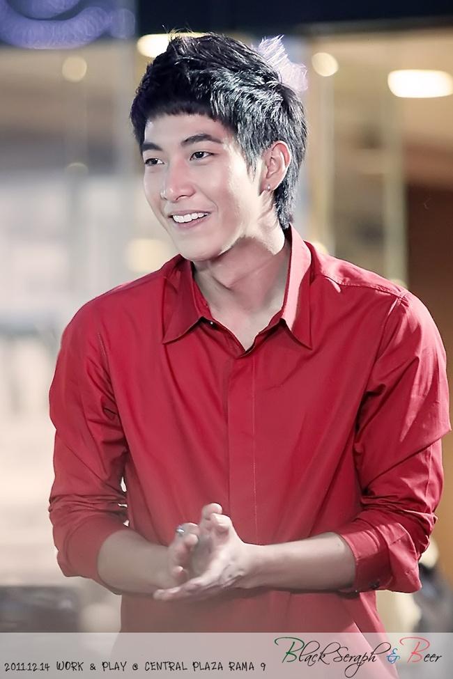 โตโน่ เดินแบบงาน Grand Opening :CentralPlaza Grand Rama 9