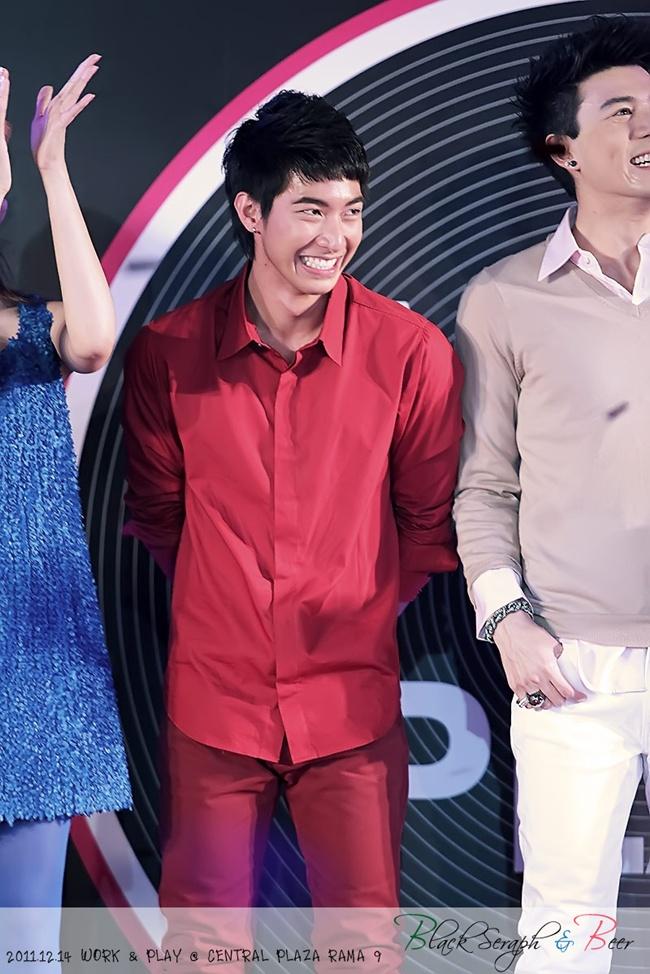 โตโน่ เดินแบบงาน Grand Opening :CentralPlaza Grand Rama 9