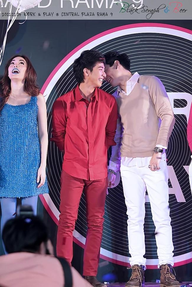โตโน่ เดินแบบงาน Grand Opening :CentralPlaza Grand Rama 9