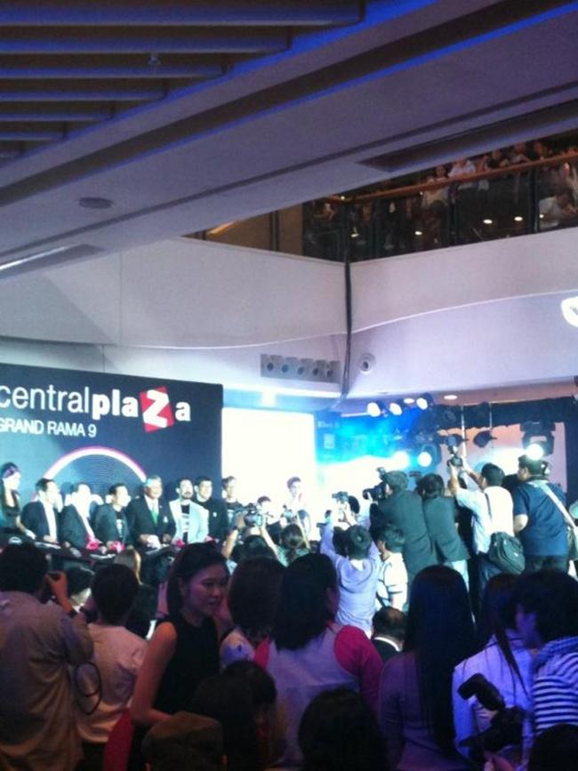 โตโน่ เดินแบบงาน Grand Opening :CentralPlaza Grand Rama 9