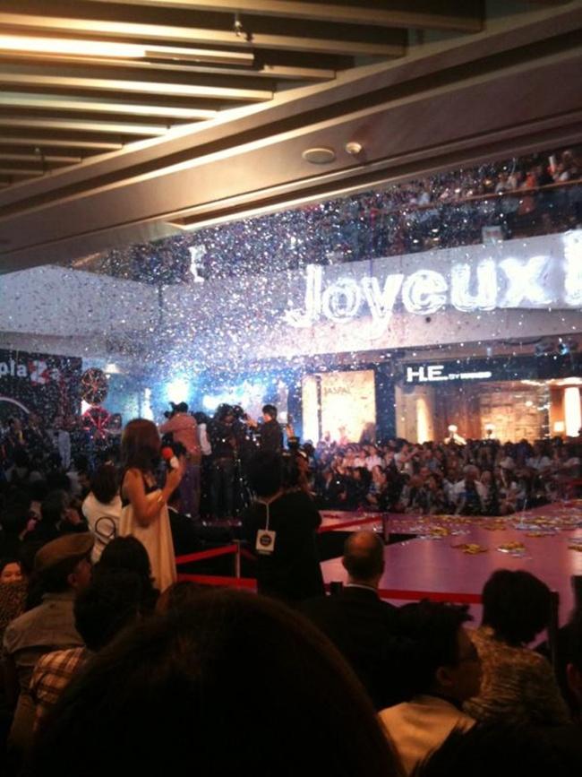 โตโน่ เดินแบบงาน Grand Opening :CentralPlaza Grand Rama 9