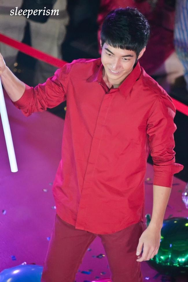 โตโน่ เดินแบบงาน Grand Opening :CentralPlaza Grand Rama 9