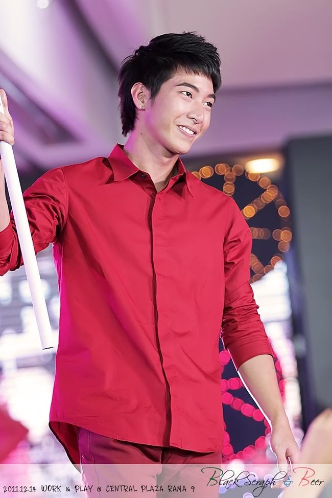 โตโน่ เดินแบบงาน Grand Opening :CentralPlaza Grand Rama 9