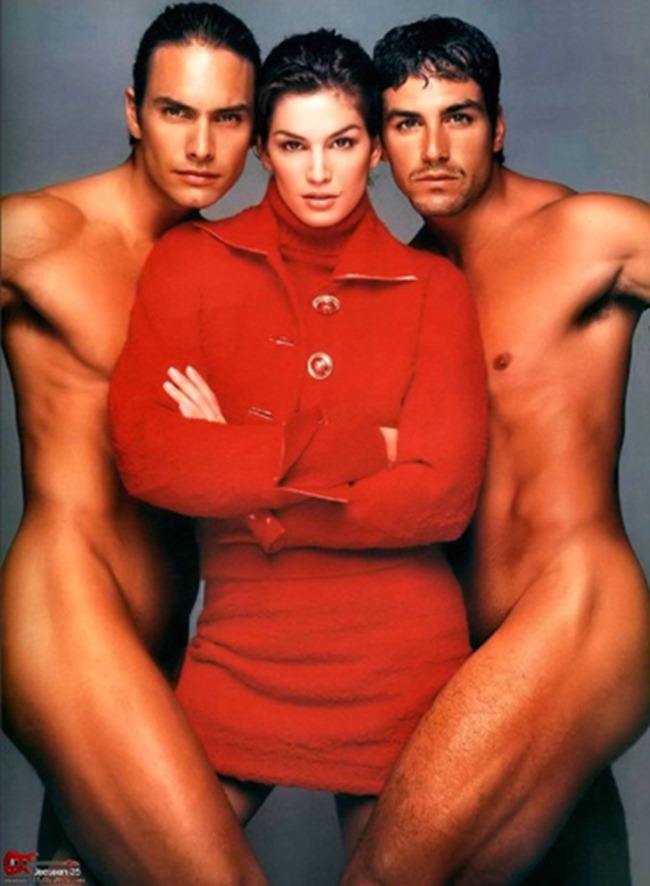 WE ♥ VERSACE: CLAUDIA SCHIFFER & CINDY CRAWFORD FOR VERSACE FALL 1994 BY PHOTOGRAPHER RICHARD AVEDON