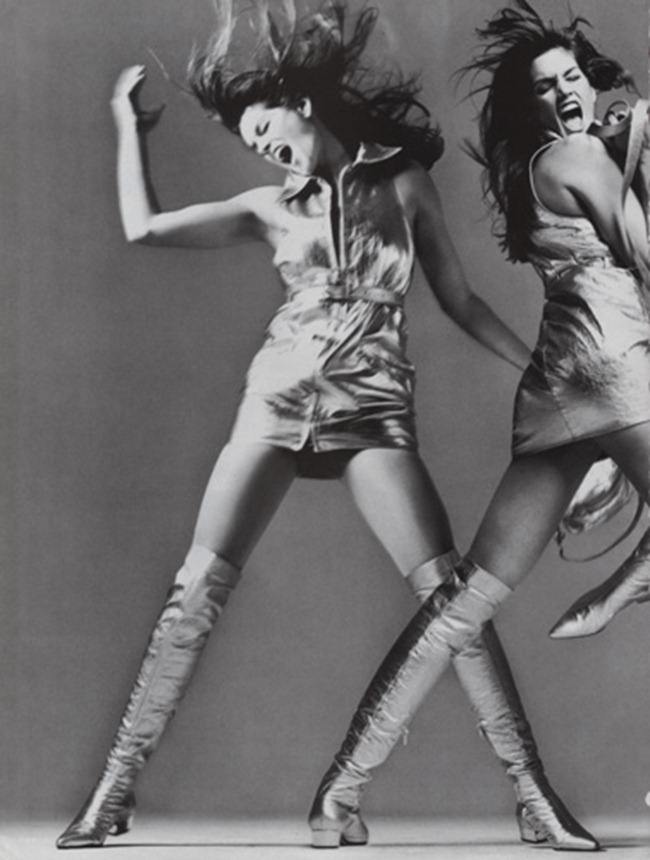 WE ♥ VERSACE: CLAUDIA SCHIFFER & CINDY CRAWFORD FOR VERSACE FALL 1994 BY PHOTOGRAPHER RICHARD AVEDON