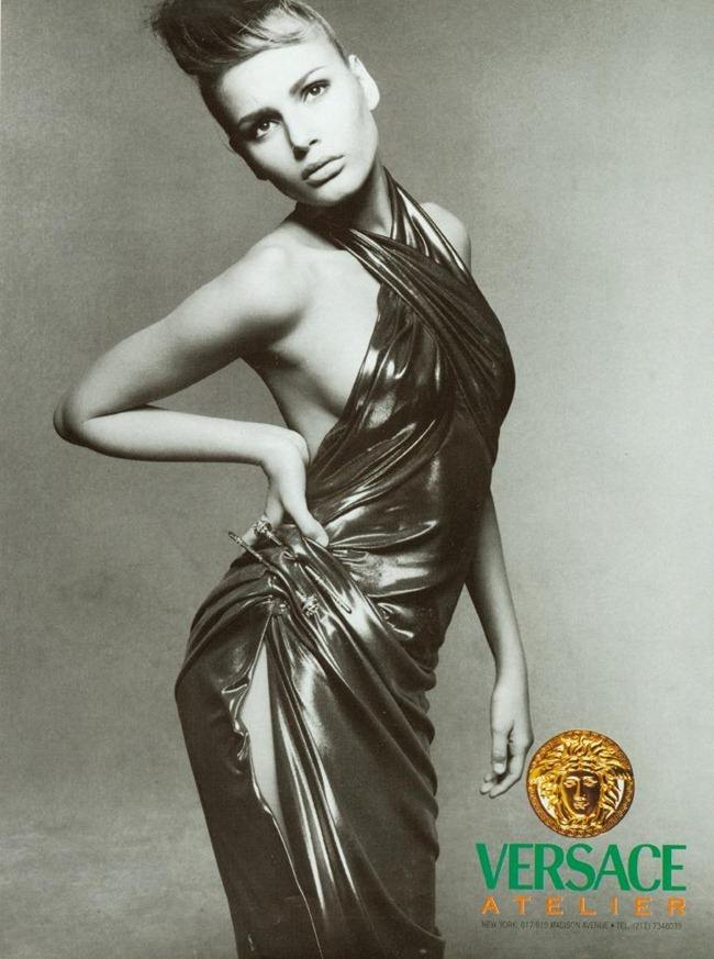 WE ♥ VERSACE: CLAUDIA SCHIFFER & CINDY CRAWFORD FOR VERSACE FALL 1994 BY PHOTOGRAPHER RICHARD AVEDON