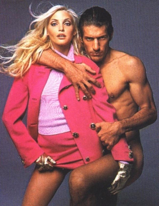 WE ♥ VERSACE: CLAUDIA SCHIFFER & CINDY CRAWFORD FOR VERSACE FALL 1994 BY PHOTOGRAPHER RICHARD AVEDON