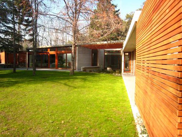 L-shaped house design plan invites nature in