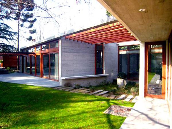 L-shaped house design plan invites nature in