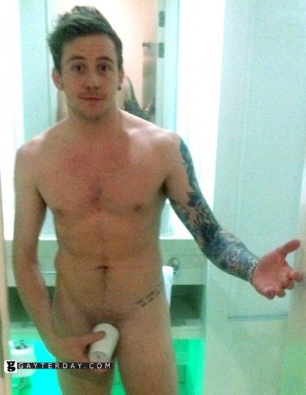 กรี๊ดดด นักร้องดัง แก้ผ้าโชว์ ผ่านทวิตเตอร์